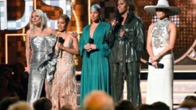 Michelle Obama Makes Surprise Grammy Award Appearance 4 images 61376830164.