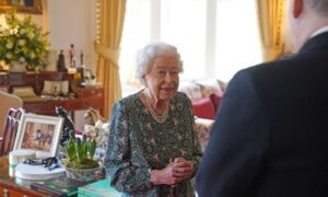 British Queen Elizabeth Tests Positive For Covid-19