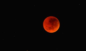 Blood Moon Total Lunar Eclipse 2022 Spiritual Meaning & What To Do