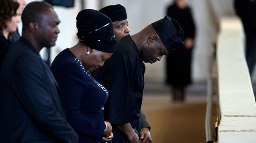 Nigerian delegation pays tribute to Queen Elizabeth II at the Palace of Westminster in London — Photo: Chip Somodevilla via AP