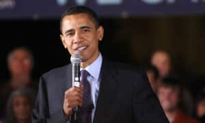 Barack Obama’s Favorite Books 2025 (Full List + What to Read First)